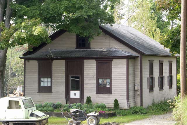 Cloe School building